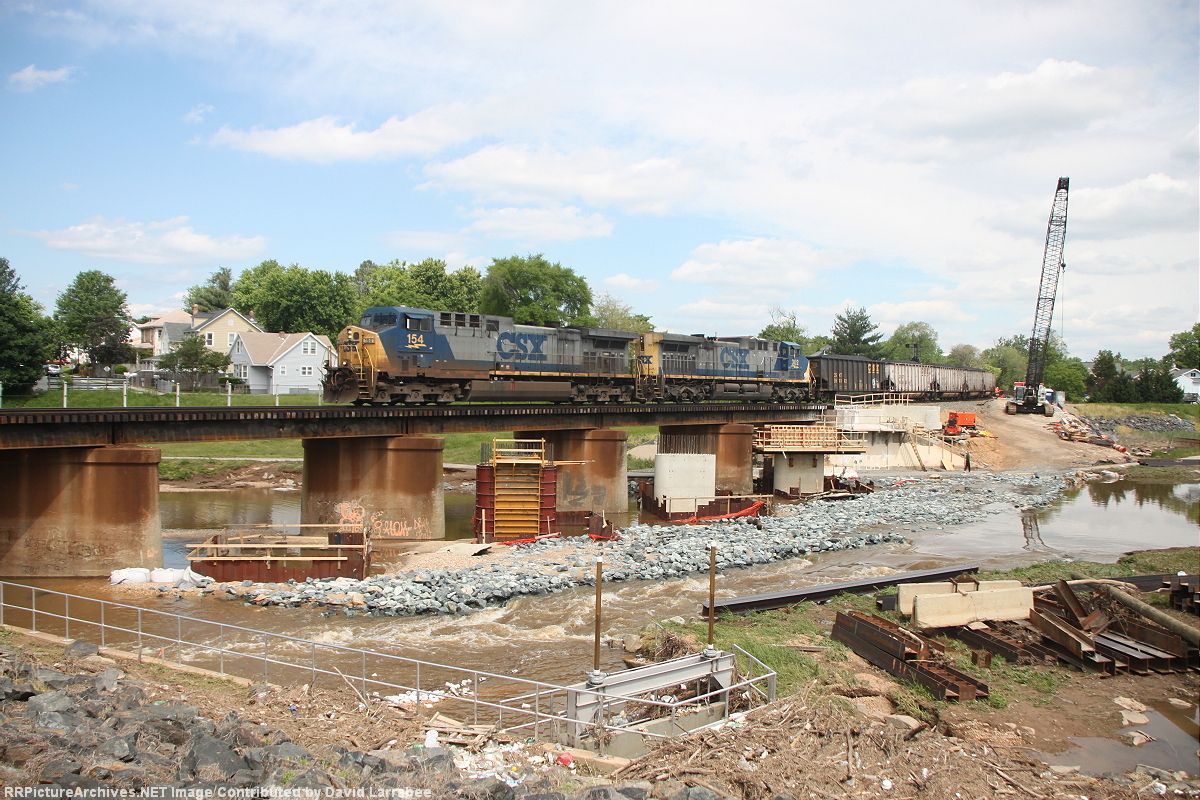 CSX 154 leading a coal train
